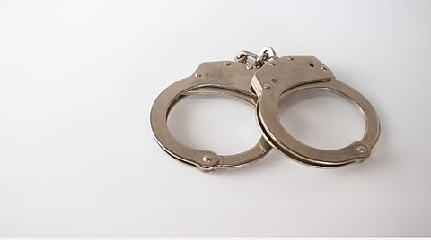 சென்ட்ரல் ரயில் நிலையத்தில் பயணிகளிடம் செல்போன் திருடிய 2 பேர் கைது