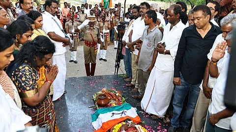 உடல்நலக் குறைவால் காலமான குமரி அனந்தன் உடல் அரசு மரியாதையுடன் தகனம்