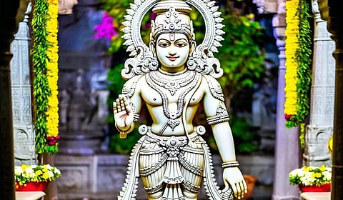 ‘அவரே’ என்னும் சின்னஞ்சிறிய பிரம்மாண்டம் | ஆழ்வார்களின் அமுதத் தமிழ் - 33