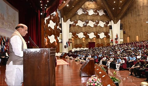 வெலிங்டனில் உள்ள முப்படை அதிகாரிகள் பயிற்சி கல்லூரி பட்டமளிப்பு விழாவிவ் மத்திய பாதுகாப்புத்துறை அமைச்சர் ராஜ்நாத் சிங் உரையாற்றினார்