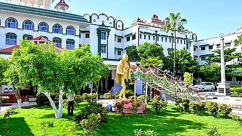 கோயில் திருவிழாக்களில் சாதி பெயர் குறிப்பிட தடை விதிக்கும் சுற்றறிக்கைக்கு உயர் நீதிமன்றம் தடை