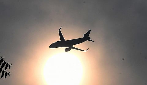 இந்தியாவில் சட்டவிரோதமாக தங்கியிருந்த 15 வெளிநாட்டினர் நாடு கடத்தல்