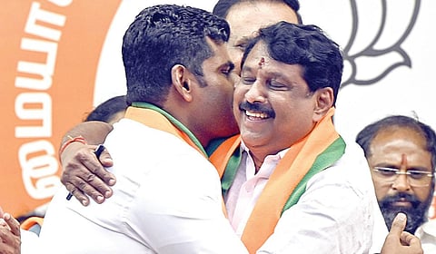 வலுவை இழந்துவிட்டதால் தான் கூட்டணி ஆட்சிக்கு சம்மதித்ததா அதிமுக? - நயினார் நாகேந்திரன் பளிச் பதில்