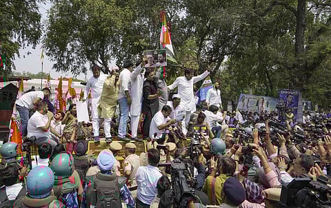 குற்றப்பத்திரிகை தாக்கல் அரசியல் உள்நோக்கம் கொண்டது: அமலாக்கத் துறைக்கு எதிராக காங். ஆர்ப்பாட்டம்