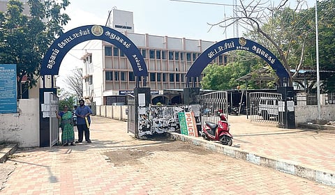 தாம்பரம் தாலுகா அலுவலகம். | படம்: எம்.முத்துகணேஷ் |