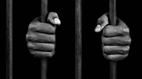 சிறுமி பாலியல் வன்கொடுமை: இளைஞருக்கும், தங்க வீடு கொடுத்தவருக்கும் 20 ஆண்டுகள் சிறை