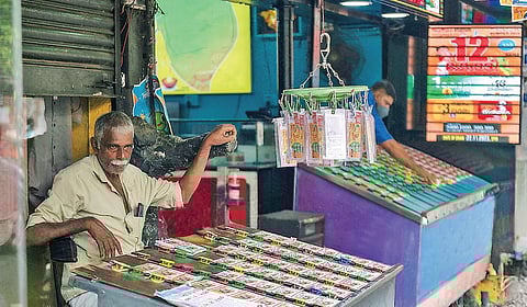 விழுந்தால் வீட்டுக்கு, விழாவிட்டால் நாட்டுக்கு! | பாற்கடல் 16