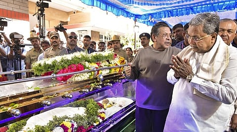 பஹல்காம் தாக்குதலில் உயிரிழந்தோருக்கு சித்தராமையா அஞ்சலி