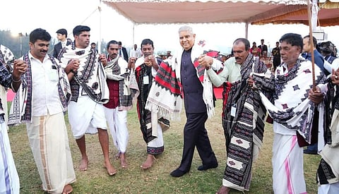 ஊட்டியில் தோடர் பழங்குடியினருடன் நடனமாடி மகிழ்ந்த குடியரசு துணைத் தலைவர்