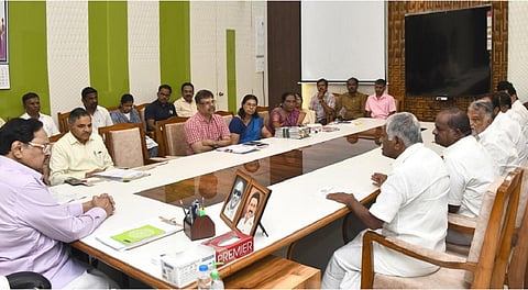 எம்-சாண்டு விலையில் ரூ.1000 குறைப்பு - அமைச்சர் துரைமுருகன் தலைமையில் நடைபெற்ற கூட்டத்தில் முடிவு