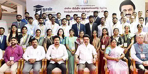 குடிமைப் பணித் தேர்வில் தமிழக மாணவர்களின் கொடி உயரட்டும்!