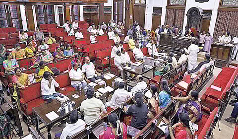 சென்னை மாநகராட்சி மாமன்ற கூட்டம், மேயர் பிரியா தலைமையில் ரிப்பன் மாளிகையில் நேற்று நடைபெற்றது. | படம்: ம.பிரபு |