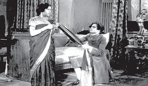 மேகங்களை விலக்கிய ‘மேனகா’ | கண் விழித்த சினிமா 16