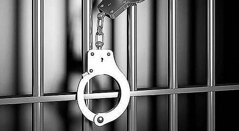 மேட்டூர் அருகே அரசு பேருந்து ஓட்டுநரை தாக்கியதாக விசிக நிர்வாகி கைது