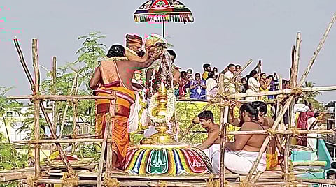 காரைக்கால் அம்மையார் கோயிலில் நேற்று நடைபெற்ற மகா கும்பாபிஷேகம்.