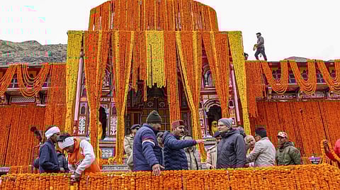 6 மாதங்களுக்கு பிறகு பத்ரிநாத் கோயில் நடை திறப்பு