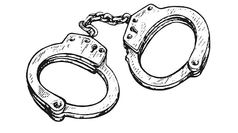 சென்னை | திருமண தரகர் என வீட்டுக்கு வந்து நகை, செல்போன் திருடிய பெண் கைது