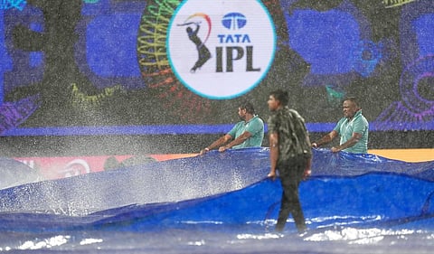 மழையால் ஆட்டம் ரத்து: ப்ளே ஆஃப் வாய்ப்பை இழந்தது ஹைதராபாத் | DC vs SRH