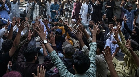 பாகிஸ்தானில் உள்நாட்டு கலவரம் வெடிக்கும் சூழல்: ராணுவத்துக்கு ஆதரவு அளிக்க பொதுமக்கள் மறுப்பு