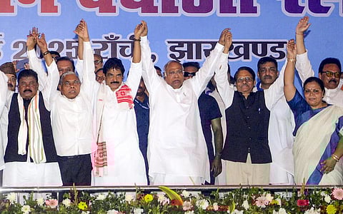 ராஞ்சியில் நடைபெற்ற பொதுக்கூட்டத்தில் பங்கேற்ற மல்லிகார்ஜுன் கார்கே