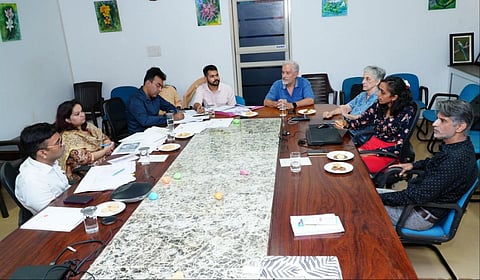 மத்திய கல்வி அமைச்சக அதிகாரிகள் புதுச்சேரியில் உள்ள ஆரோவில்லை பார்வையிட்டனர்