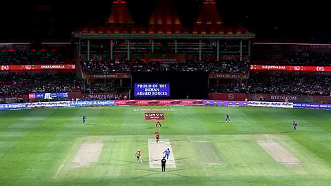 எல்லையில் பதற்றம்: பஞ்சாப் - டெல்லி இடையிலான ஐபிஎல் ஆட்டம் நிறுத்தம்!