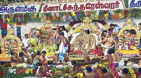 விமரிசையாக நடைபெற்ற மீனாட்சி சுந்தரேசுவரர் திருக்கல்யாணம், | படங்கள்: நா.தங்கரத்தினம் |