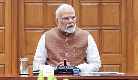 பல்வேறு அமைச்சக செயலர்களுடன் பிரதமர் நரேந்திர மோடி ஆலோசனை