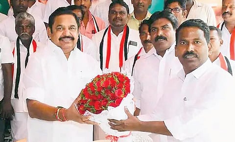 அங்க கிடைக்கல... இங்கயாச்சும் கிடைக்குமா? - பரமக்குடியை எதிர்பார்த்து பாலிடிக்ஸ் செய்யும் ‘பதிவாளர்’ பாலு!