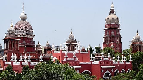 வீட்டுக்கு மின் இணைப்பு கோரி கவிஞர் கண்ணதாசனின் மகன் வழக்கு: மின்சார வாரியம் பதிலளிக்க உத்தரவு