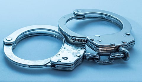 சென்னை: இளம் பெண்ணிடம் பாலியல் சீண்டலில் ஈடுபட்டவர் கைது