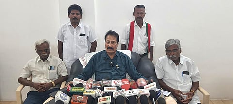 புதிய தமிழகம் கட்சி தலைவர் டாக்டர் கிருஷ்ணசாமி கோவில்பட்டியில் செய்தியாளர்களை சந்தித்து பேசினார்.