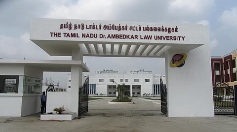 அரசு சட்டக்கல்லூரிகளில் 5 ஆண்டு சட்டப் படிப்புகளுக்கு மே 31 வரை விண்ணப்பிக்கலாம்