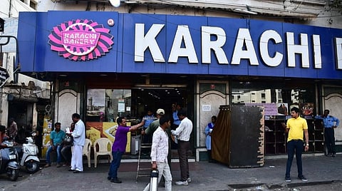 73 ஆண்டு கால பாரம்பரியம் கொண்ட கராச்சி பேக்கரி மீது தாக்குதல்