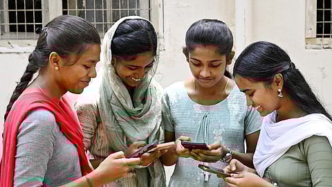 சிபிஎஸ்இ 12-ம் வகுப்பு தேர்வு முடிவுகள் வெளியீடு - 88.39% மாணவர்கள் தேர்ச்சி