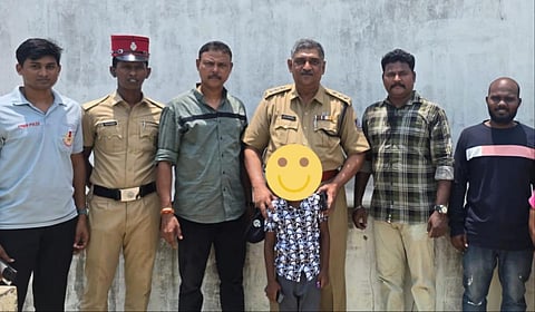 புதுச்சேரியில் சைபர் க்ரைம் ஹெல்ப் லைனில் தொடர்பு கொண்டு பானிபூரி, சாக்லேட் கேட்ட சிறுவனின் பெற்றோரை போலீஸார் எச்சரித்து அனுப்பினர்.