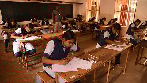 மாணவர்களைப் பேதமின்றி அரவணைப்போம்!