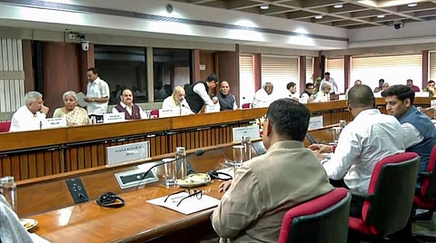 பாக். தீவிரவாத ஆதரவு குறித்து தெரிவிக்க வெளிநாடுகளுக்கு எம்.பி.க்கள் குழு பயணம்