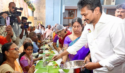 திருவல்லிக்கேணி பார்த்தசாரதி சுவாமி கோயிலில் சனிக்கிழமைகளில் நாள் முழுவதும் அன்னதான திட்டத்தை துணை முதல்வர் உதயநிதி ஸ்டாலின் தொடங்கி வைத்தார்.