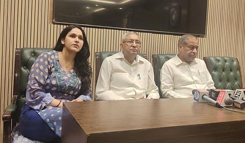 டெல்லி மாநகராட்சியில் ஆம் ஆத்மி கவுன்சிலர்கள் 15 பேர் ராஜினாமா - புதிய கட்சியை தொடங்கினர்!