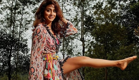 Click Bits: வானவில் பெண் ஸ்ரேயா சரண்!