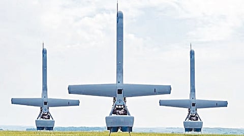 செங்குத்தாக மேல் எழும்பும் வி-பாட் ட்ரோன்கள்.