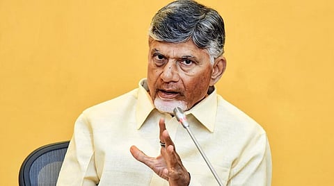 சமூக வலைதளங்களுக்கு கட்டுப்பாடு அவசியம்: ஆந்திர முதல்வர் சந்திராபாபு நாயுடு கருத்து