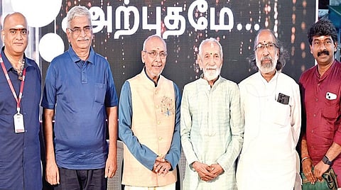 கற்பக சுவாசாலயா அறக்கட்டளையின் நிறுவனர் கற்பகதாசன் டாக்டர் ஸ்ரீதரன், டாக்டர் பாலாஜி இணைந்து வழங்கிய முத்தமிழ் பக்தி விருந்து, சென்னை, மயிலாப்பூர் கபாலீஸ்வரர் கோயிலில் நடைபெற்றது. இதில் ஜோதி டிவி நிகழ்ச்சி தயாரிப்பு துறை தலைவர் அருண்சாய், ராம்கோ சிமெண்ட்ஸ் நிறுவன தலைமை செயல் அதிகாரி ஏ.வி.தர்மகிருஷ்ணன், டாக்டர் ஸ்ரீதரன், பேராசிரியர் ராமமூர்த்தி ராவ், அமுதசுரபி இதழ் ஆசிரியர் திருப்பூர் கிருஷ்ணன், டாக்டர் பாலாஜி ஆகியோர் பங்கேற்றனர். | படம்: எஸ்.சத்தியசீலன் |