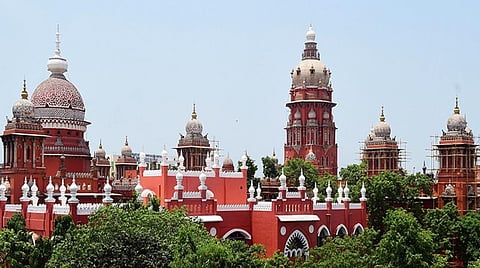 கால்நடை மருத்துவ பேராசிரியரின் பணியிடை நீக்கத்தை ரத்து செய்தது சரிதான்: உயர் நீதிமன்றம் உத்தரவு