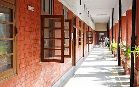 பிளஸ் 2 முடித்தவர்கள் கவனத்துக்கு... உயர் கல்விக்கு விண்ணப்பிக்க முழுமையான வழிகாட்டுதல்