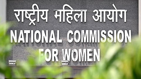 அரக்கோணம் திமுக முன்னாள் நிர்வாகி மீதான பாலியல் புகார்கள்: தேசிய மகளிர் ஆணையம் தாமாக முன்வந்து விசாரணை