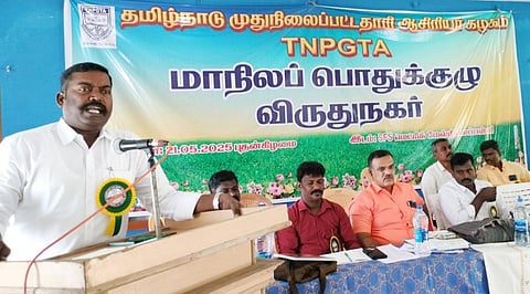 ஆசிரியர்களின் பணியில் ஆட்சியர்களின் தலையீடு அதிகம்: முதுகலை பட்டாதாரி ஆசிரியர் கழகம்
