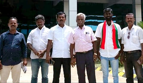 ஒட்டபிடாரம் அம்மன் சிலை பதுக்கல் வழக்கை சிபிஐ விசாரணைக்கு மாற்றக்கோரி புதிய தமிழகம் கட்சியின் சார்பில் காவல்துறையில் மனு அளிக்கப்பட்டது.