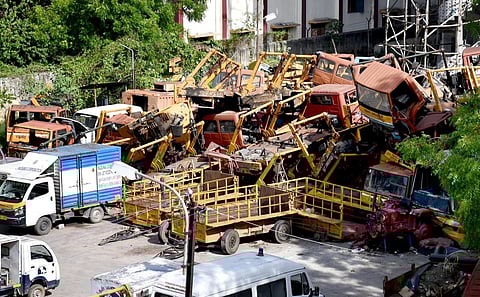 மதுரை மாநகராட்சி வாகனங்கள் பராமரிப்பில் அலட்சியம்: உதவி பொறியாளர் சஸ்பெண்ட்